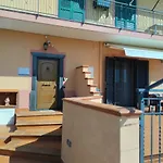 Golden House * بومبيي
