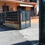 Golden House * بومبيي