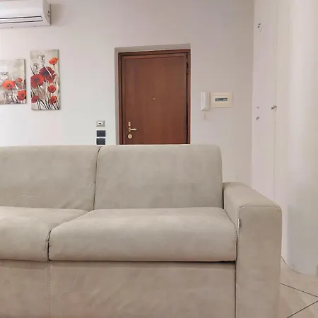 Golden House * بومبيي